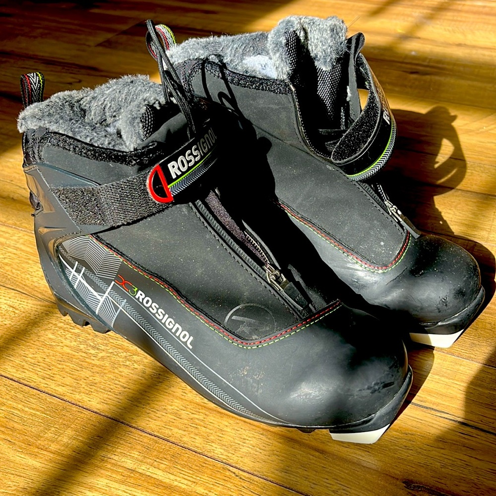 Rossignol Size 39 Women’s Cross Country Ski Boots